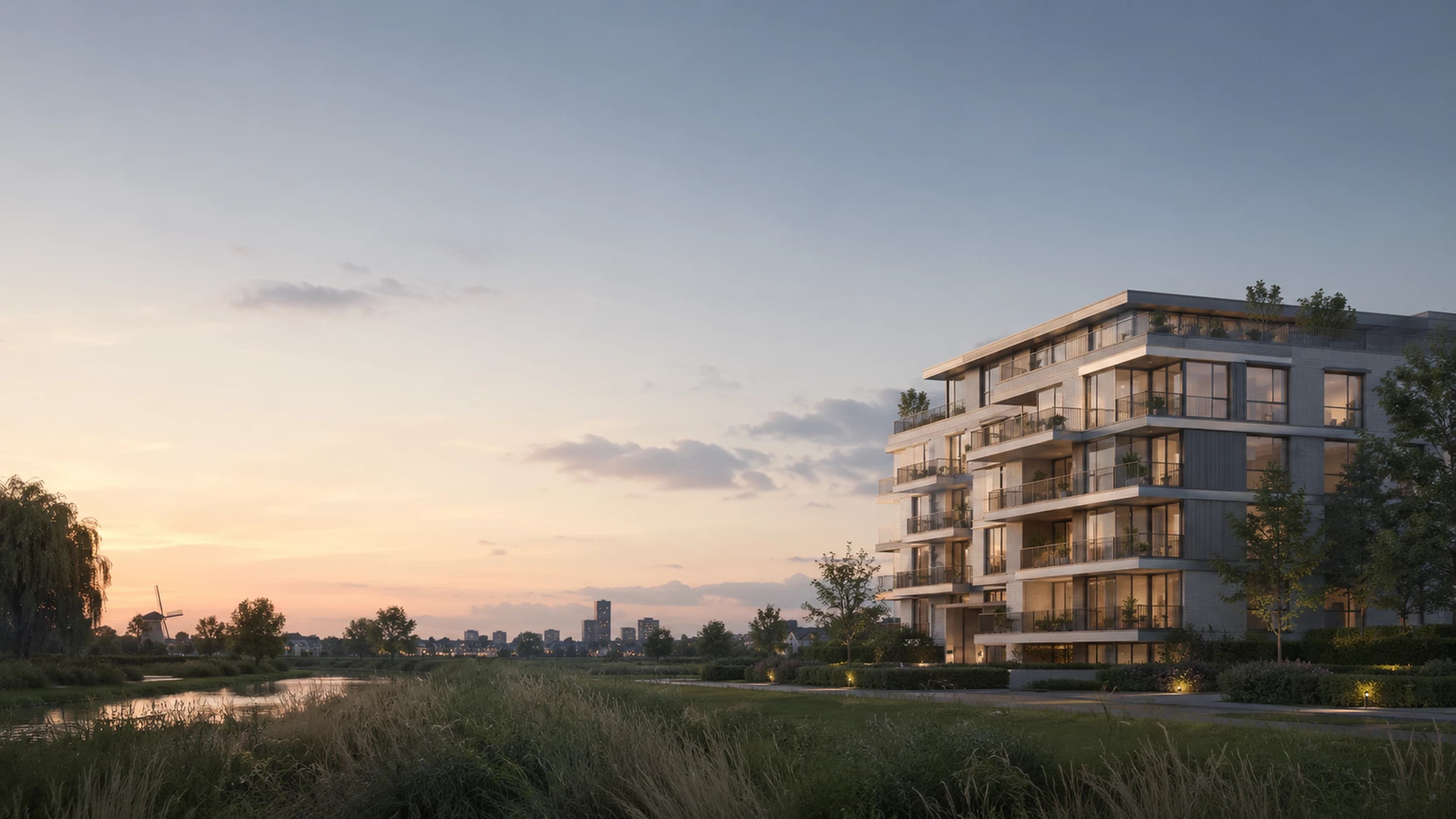 Modern appartementencomplex aan het water bij zonsondergang
